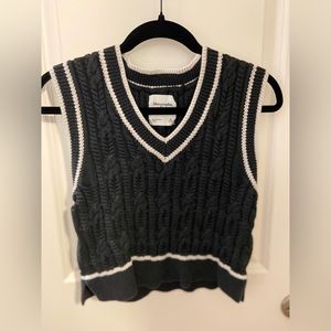 Abercrombie and Fitch Sweater Vest Collegiate XS Navy White